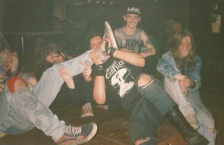 87-06-27-napalm-death-pose-aalst